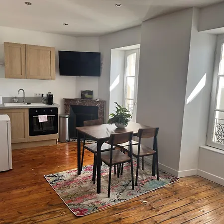 1 Face Au Donjon דירה *