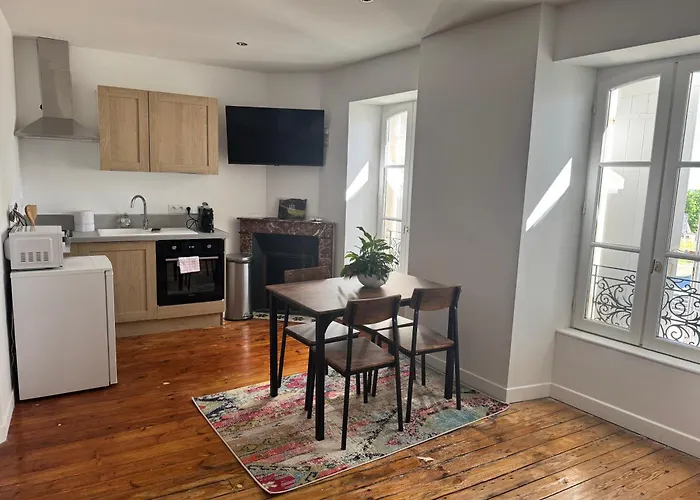 1 Face Au Donjon Appartement *